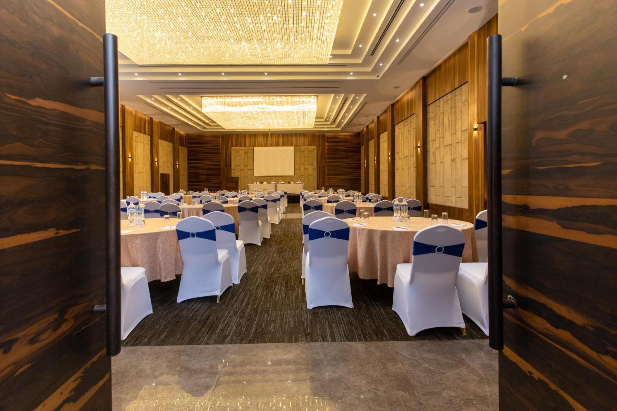 Grand Hotel Катманду Екстер'єр фото